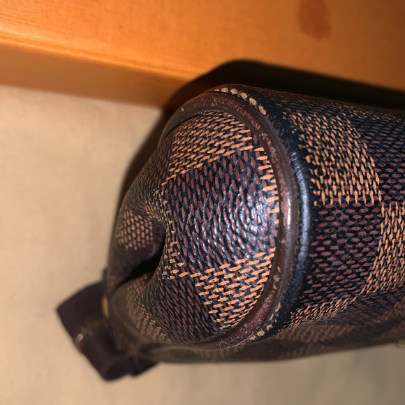 LOUIS VUITTON
Damier Ebene Eva Clutch - Picture 5 of 16